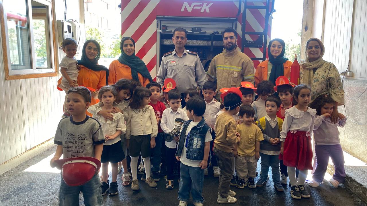 بازدید کودکان موسسه سبک موفقیت از ایستگاه آتش‌نشانی به مناسبت روز آتش‌نشانی