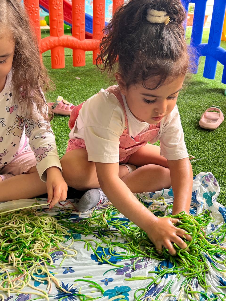 مسی پلی (Messy Play) چیست و چه فوایدی برای کودکان دارد؟